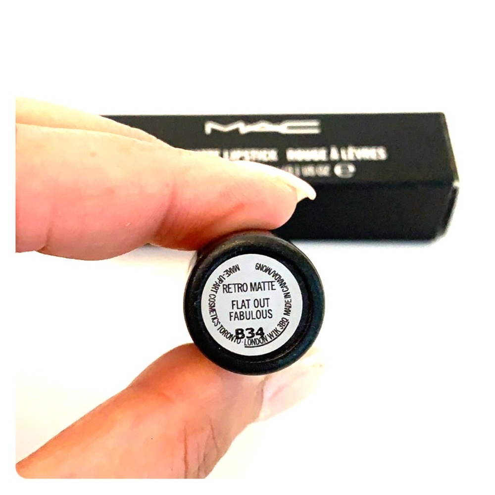 MAC COSMETICS LIPSTICK - FLAT OUT FABULOUS